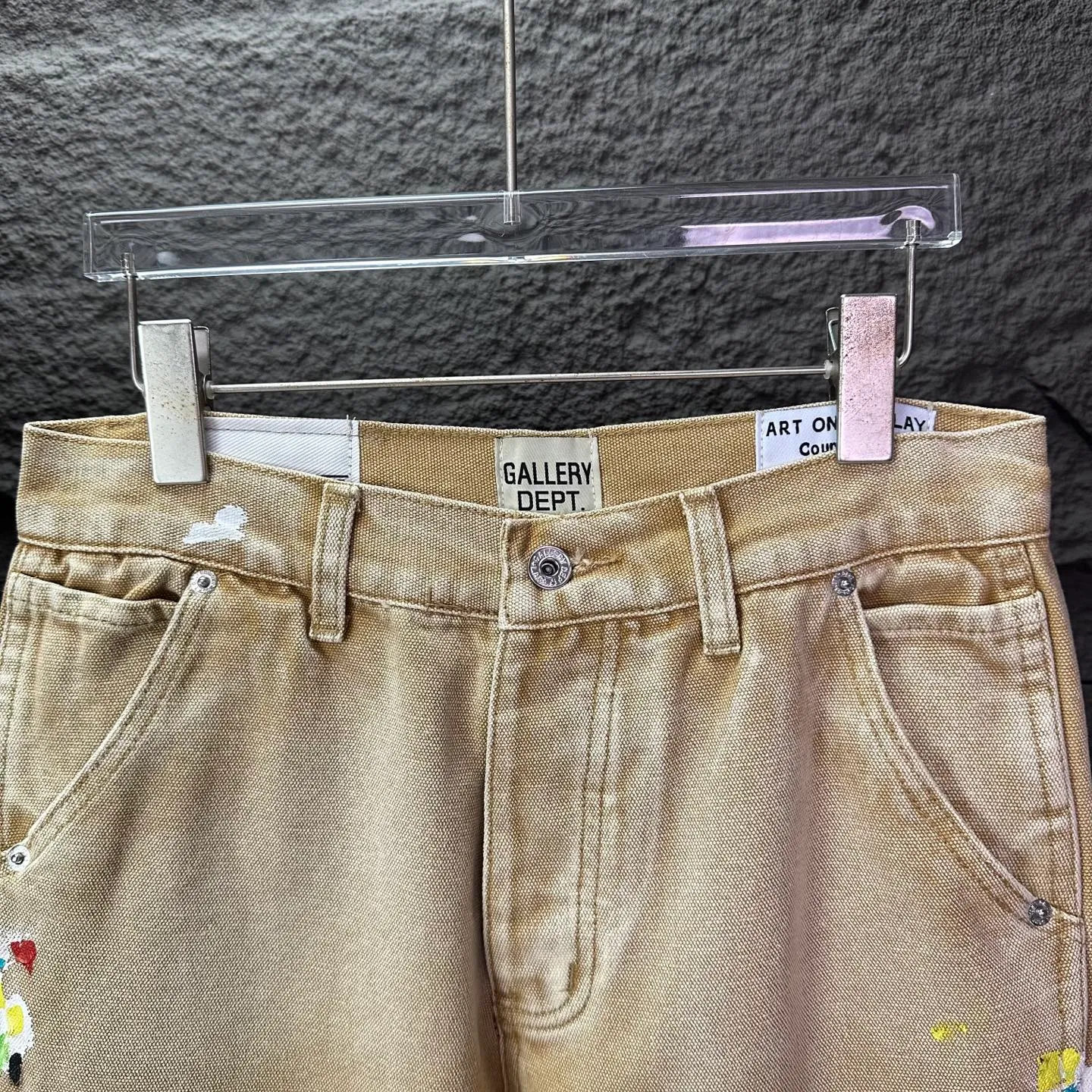 P250 GALLERY DEPT. & Croixin co-branded 2025 new splash-ink hand-painted splicing multi-pocket couple style loose washed micro-flared jeans 🔥High version🔥High version🔥 Top ceiling quality Styles with different washed textures are very friendly to people with thin legs and thick legs. The micro-flared version is very flattering. Moderate length that never goes out of style, easy to match with casually, basic styling for various styles, a must-have in the wardrobe! The fabric is stiff but also makes the upper body soft without losing texture. The washing process is even more perfect. It is a must-have item for everyone! ! ! Washed wheat, hang tag, pants label, complete with three labels Color: khaki Size: 28, 30, 32, 34, 36 (five sizes)